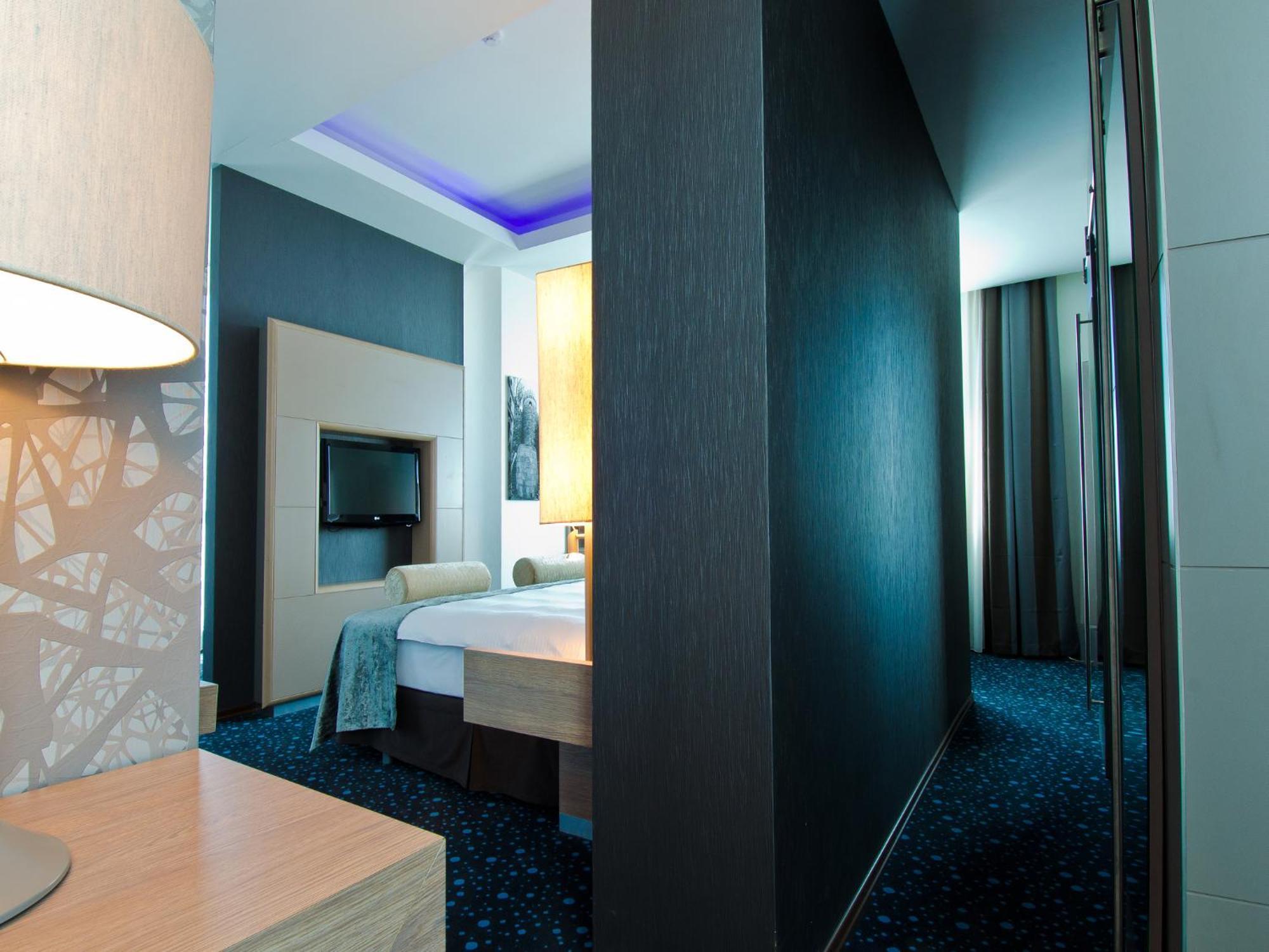 Chirag Plaza Hotel Баку Екстериор снимка